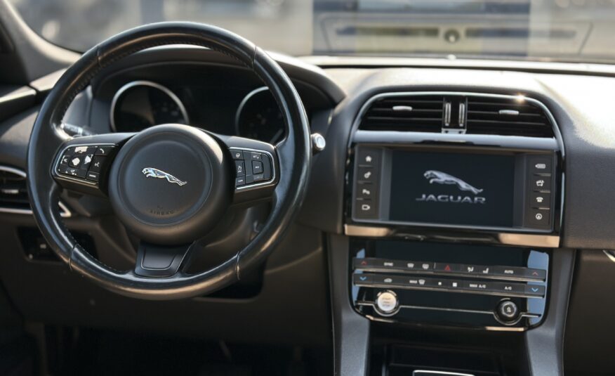 Jaguar F-Pace 2016