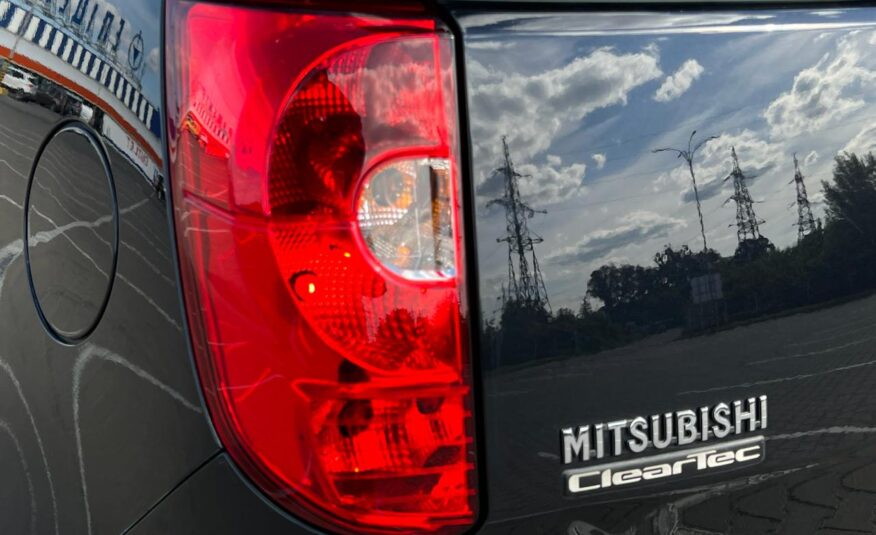 Mitsubishi COLT 2011