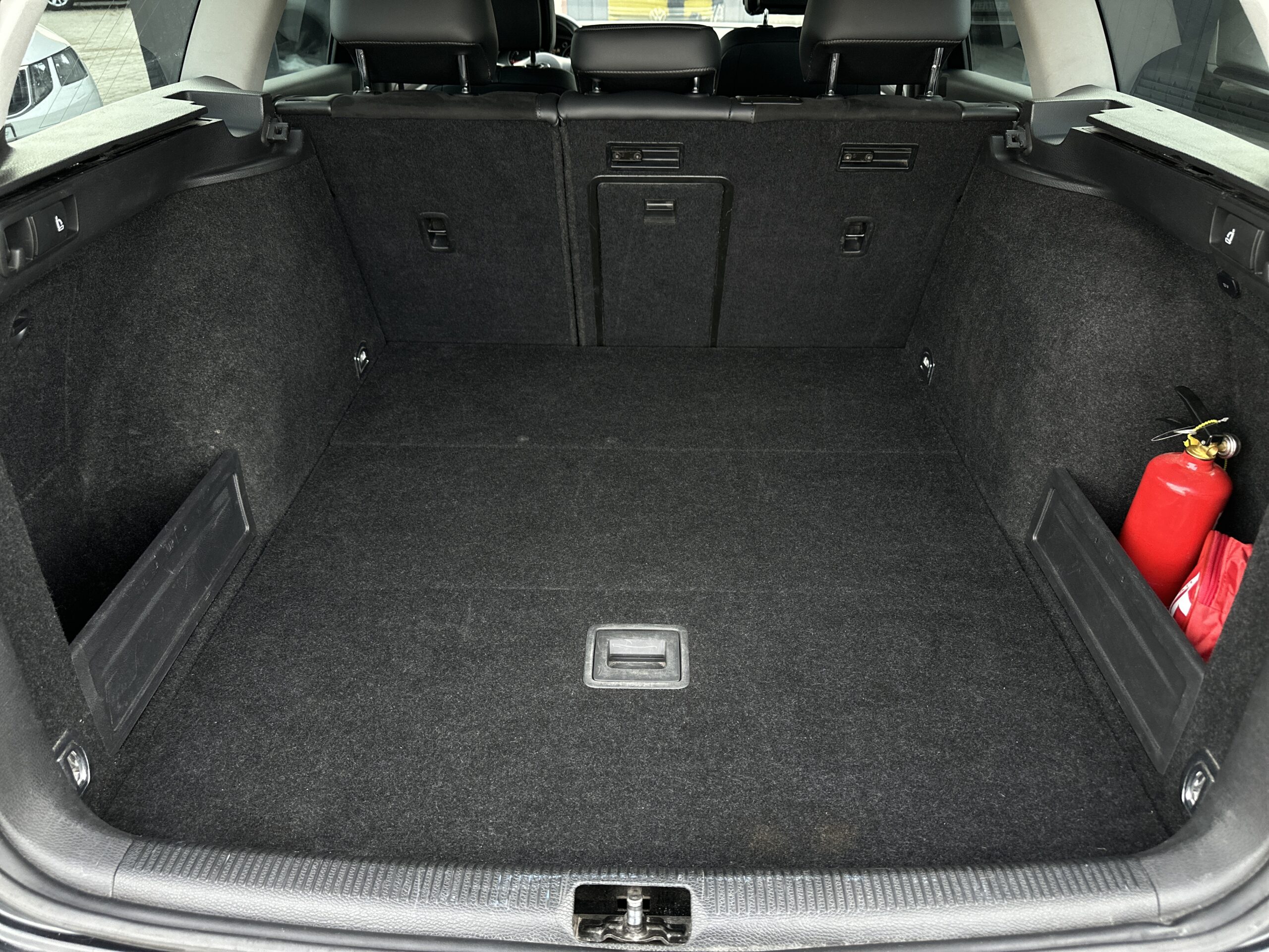 VOLKSWAGEN PASSAT 2014 року