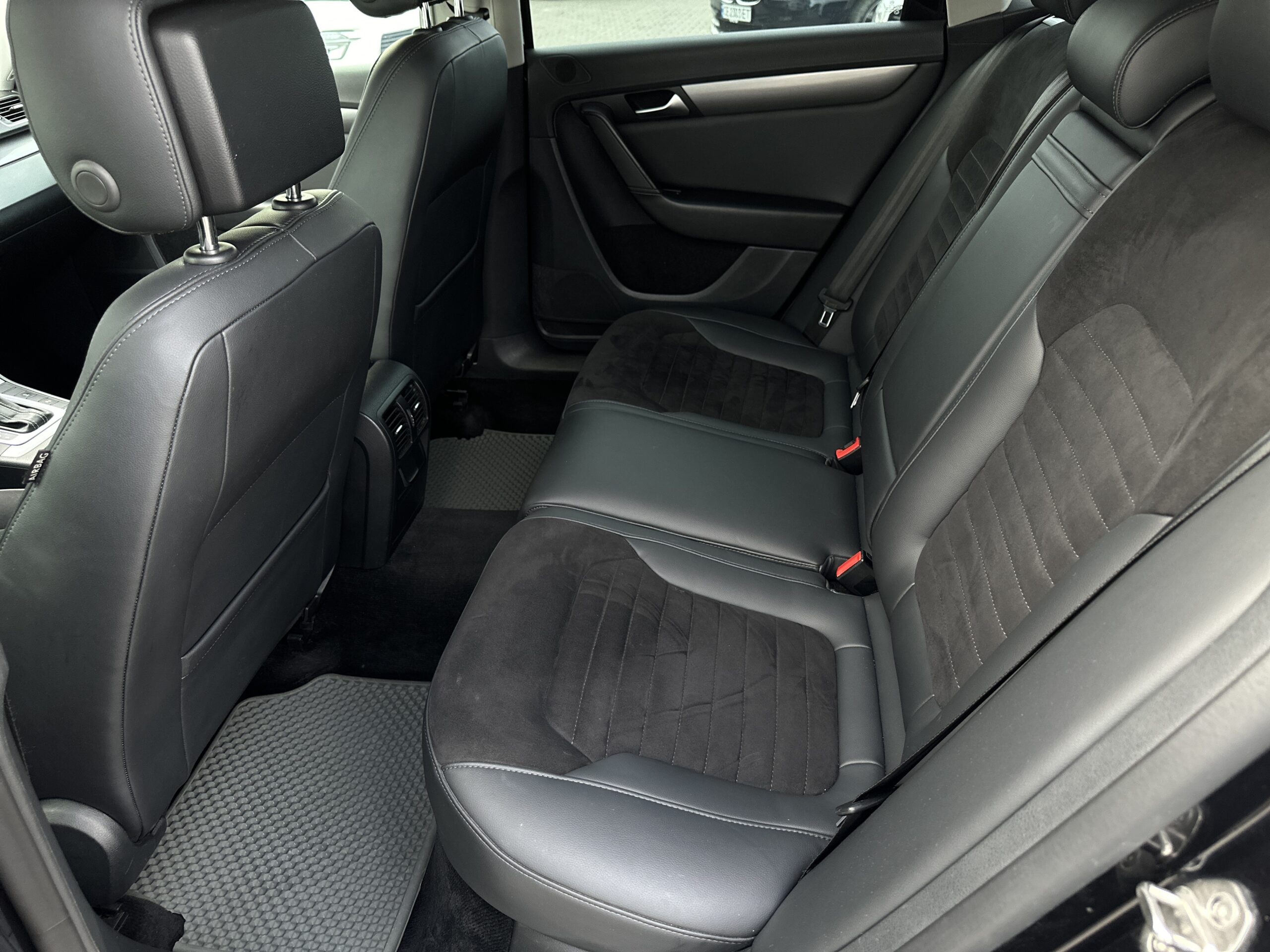 VOLKSWAGEN PASSAT 2014 року