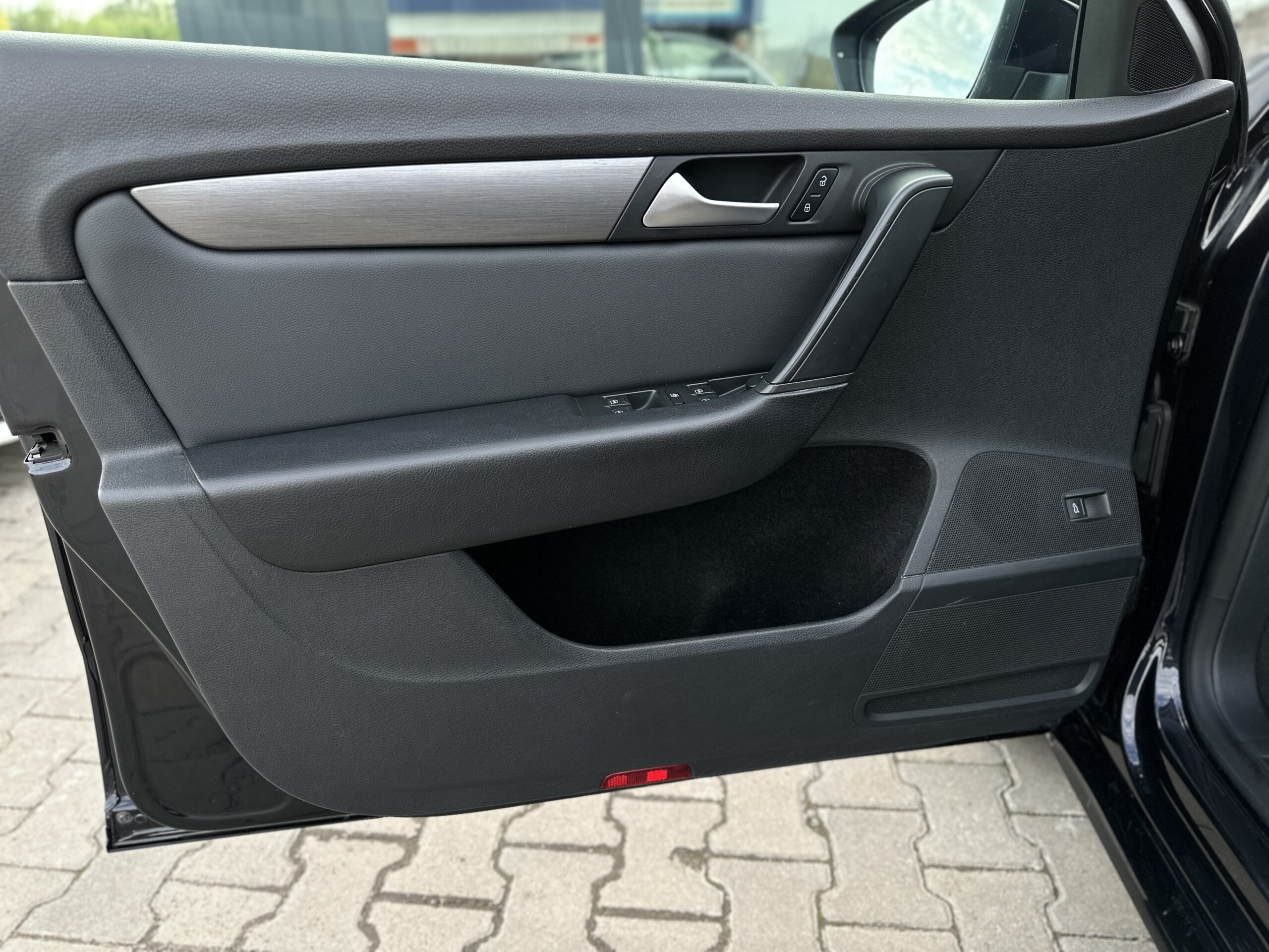 VOLKSWAGEN PASSAT 2014 року