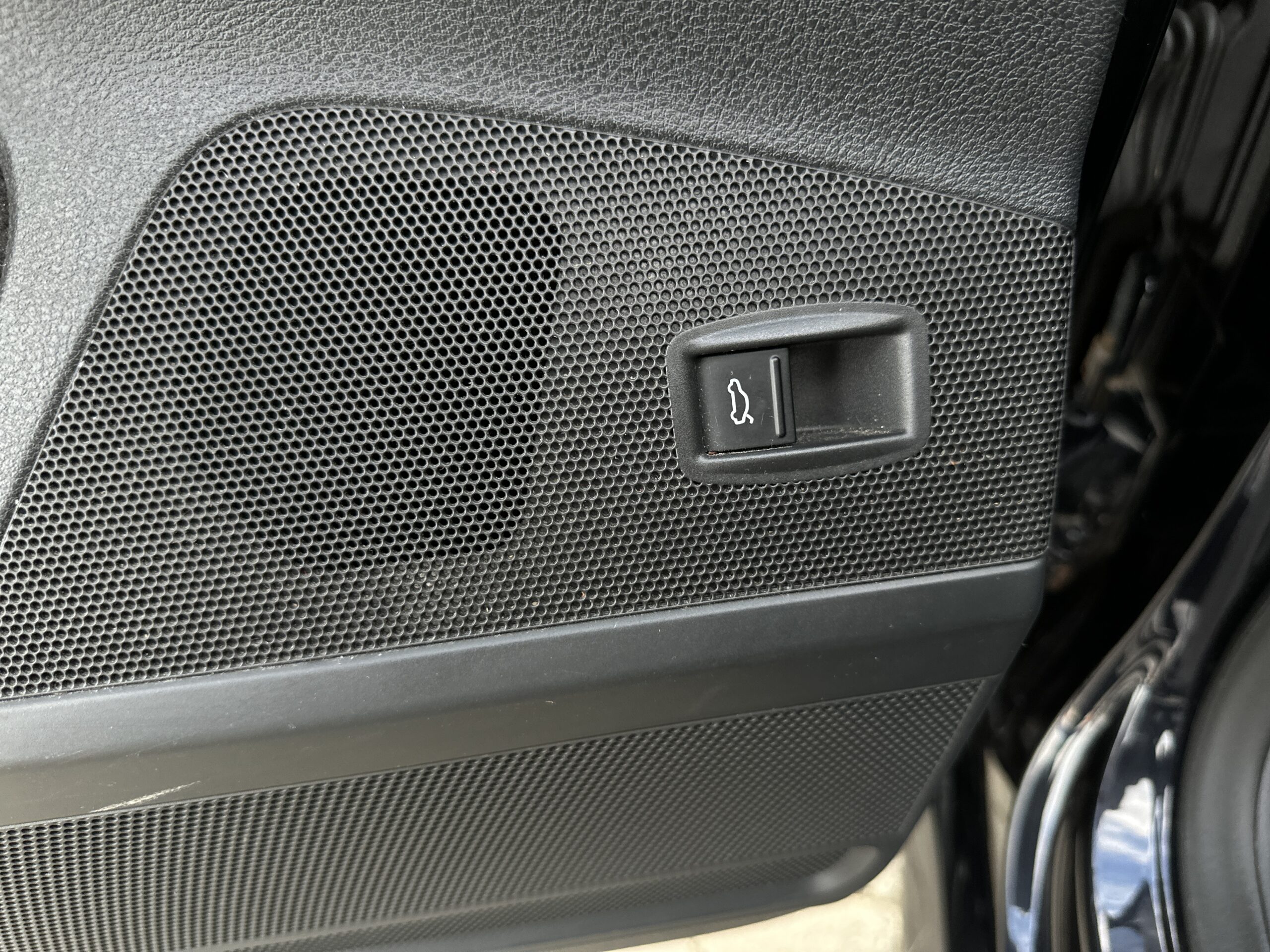 VOLKSWAGEN PASSAT 2014 року