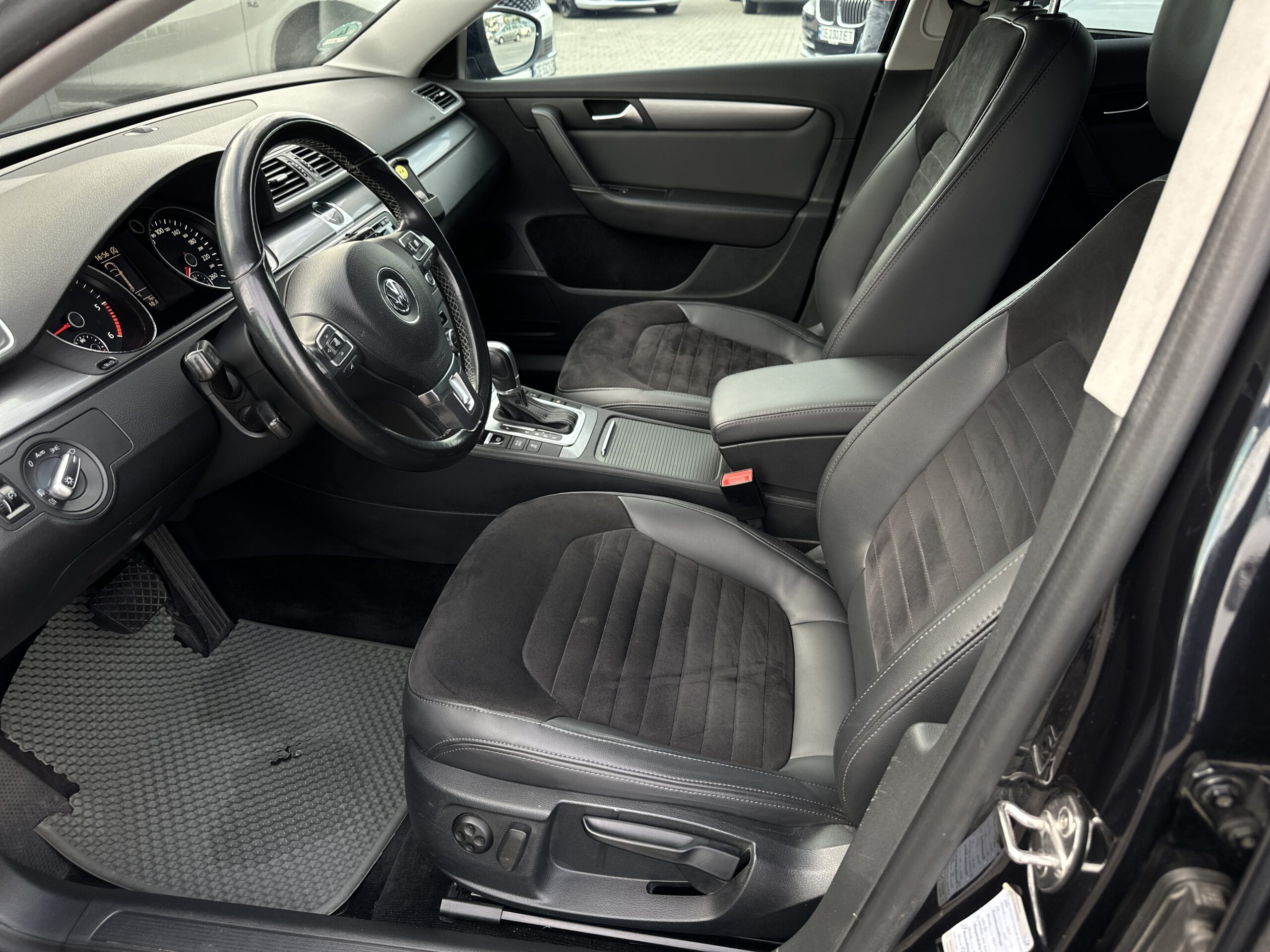 VOLKSWAGEN PASSAT 2014 року