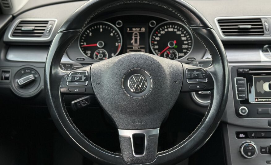 VOLKSWAGEN PASSAT 2014 року