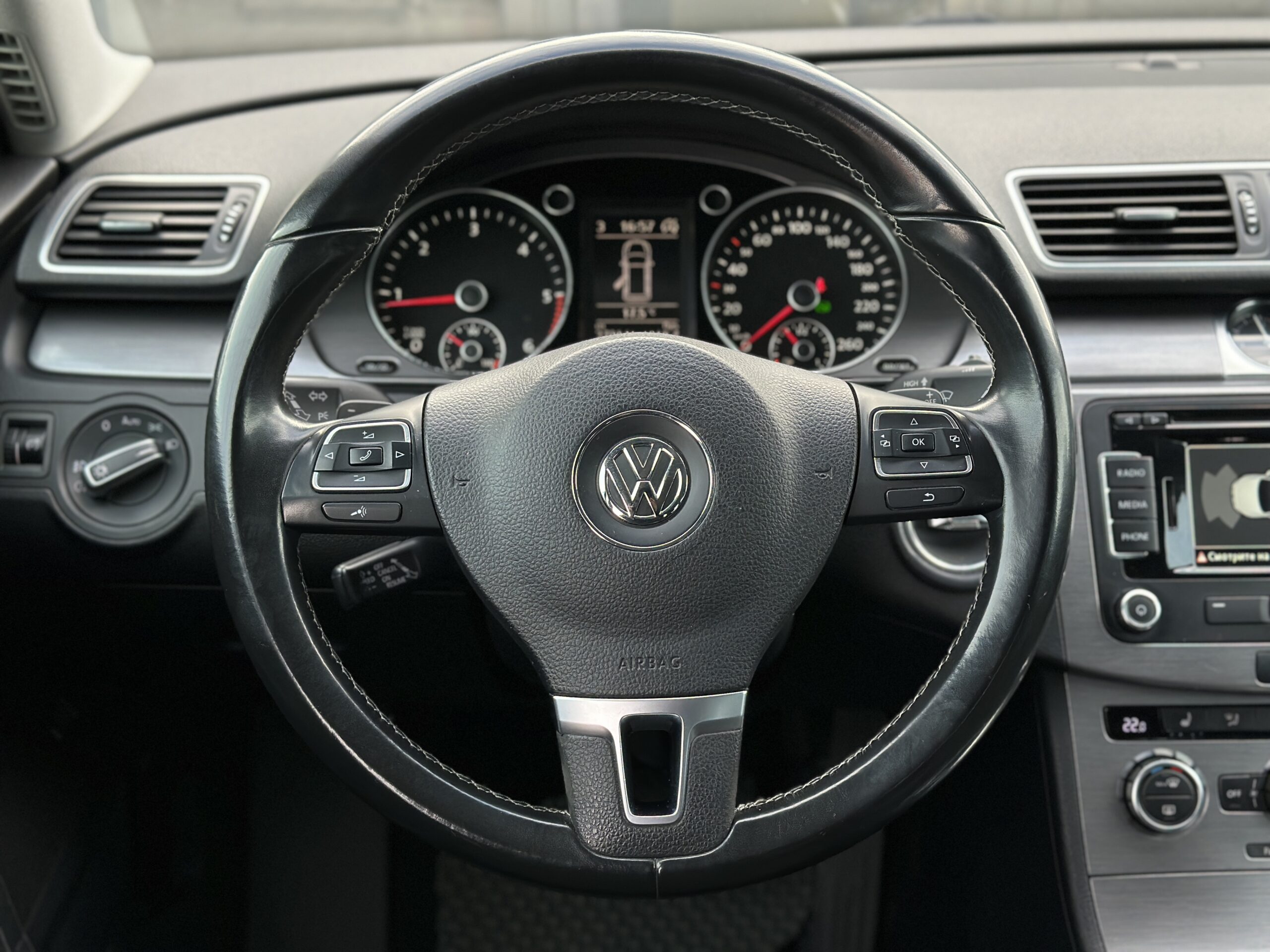 VOLKSWAGEN PASSAT 2014 року