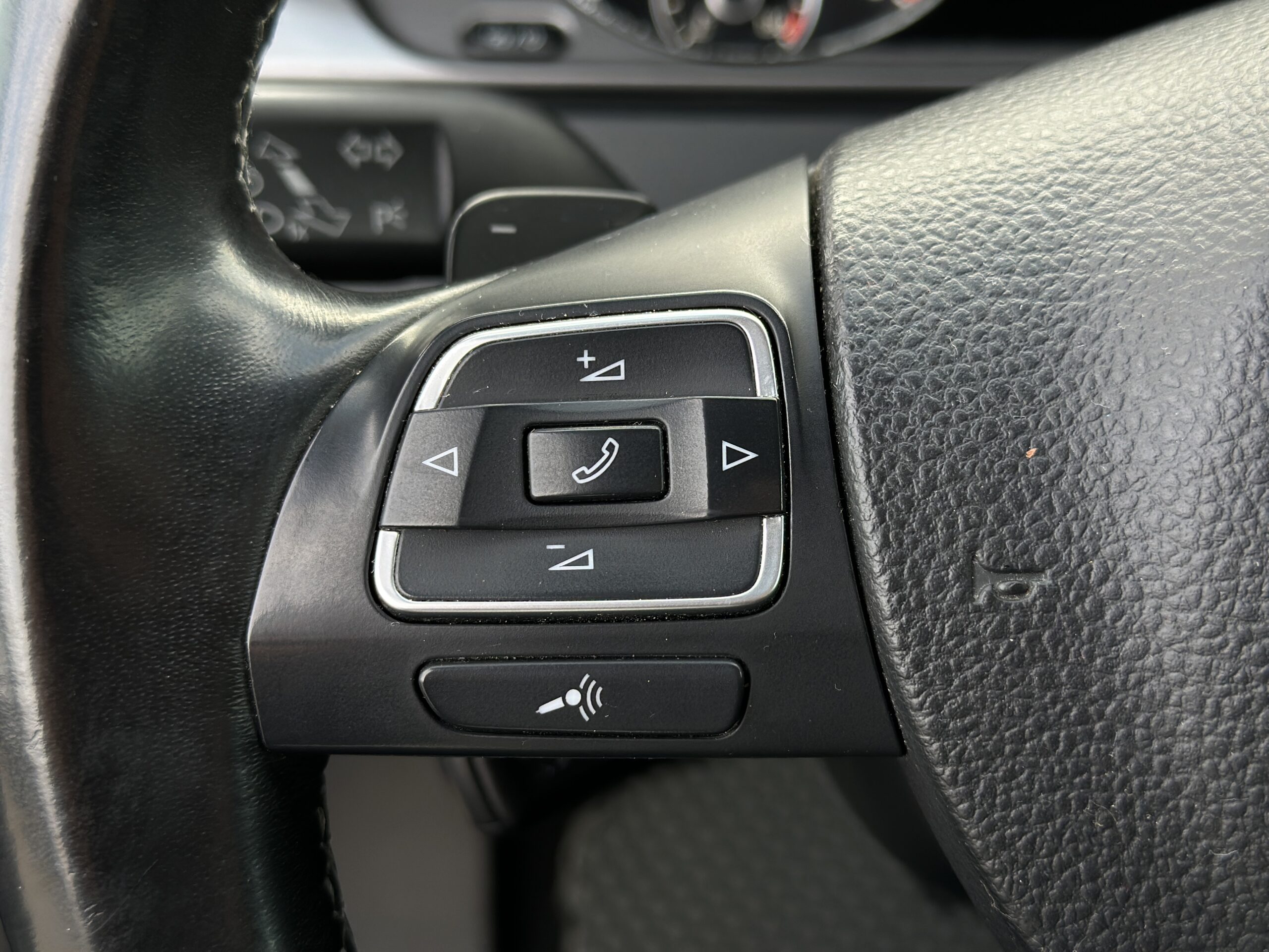 VOLKSWAGEN PASSAT 2014 року