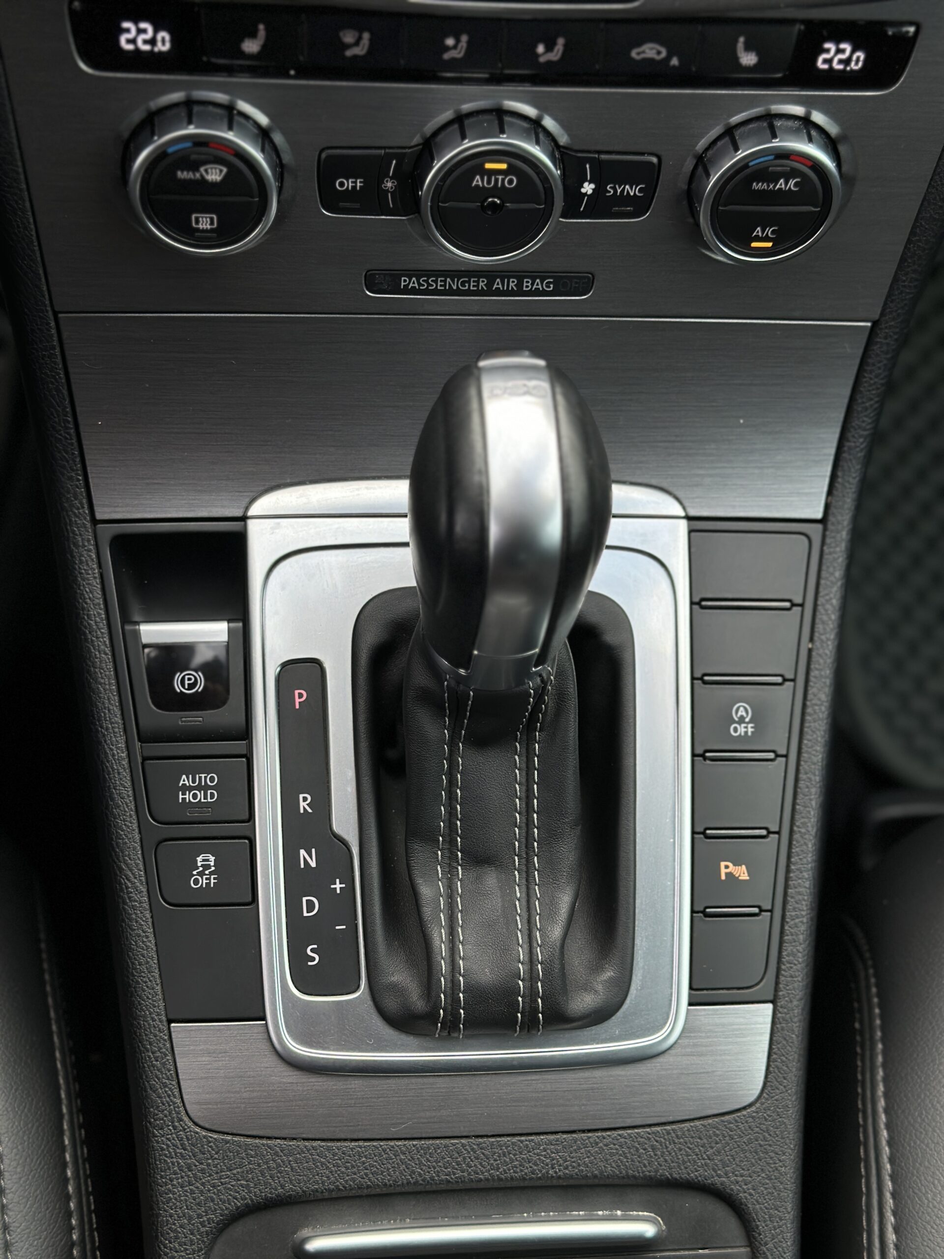 VOLKSWAGEN PASSAT 2014 року