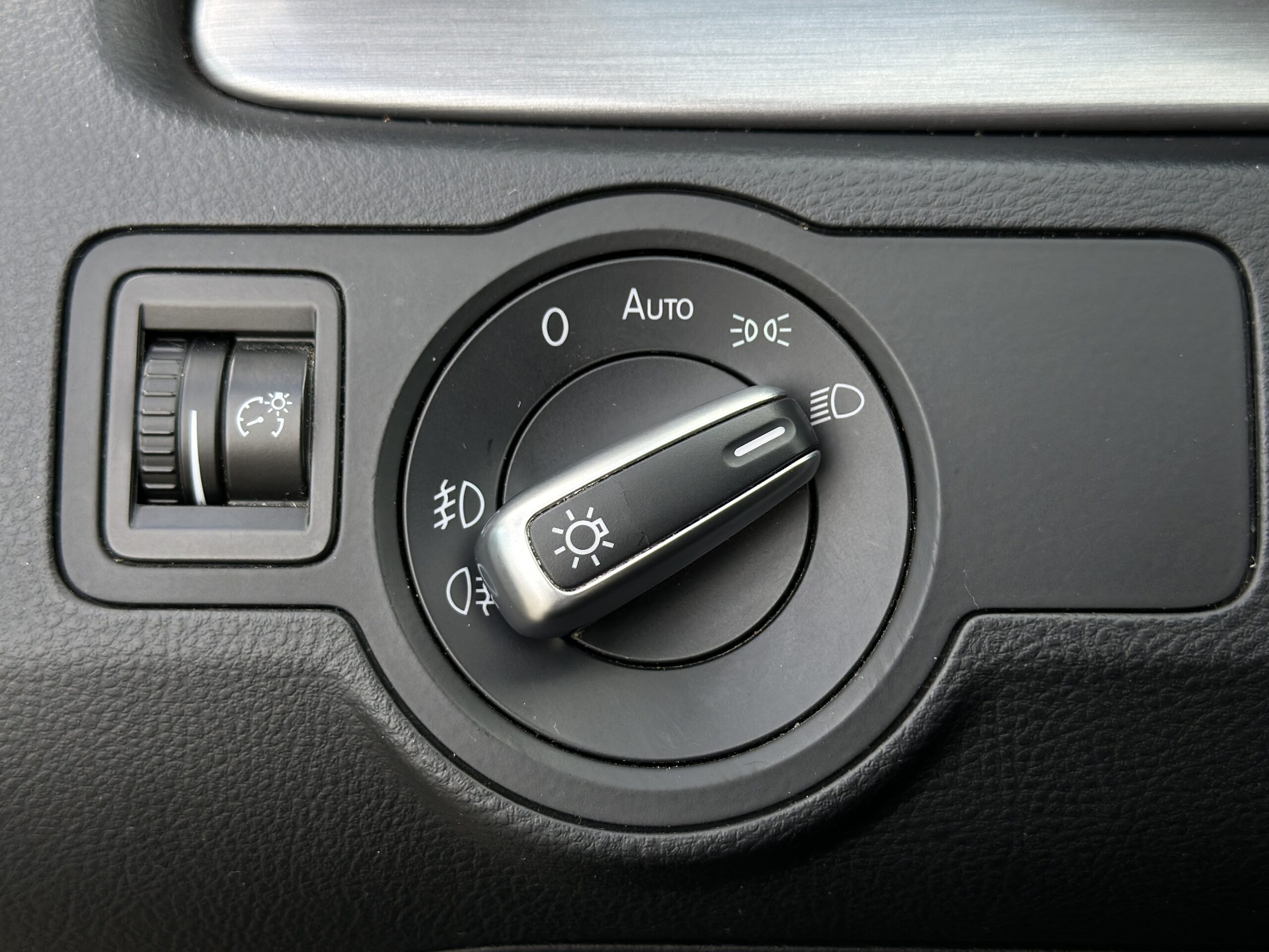 VOLKSWAGEN PASSAT 2014 року