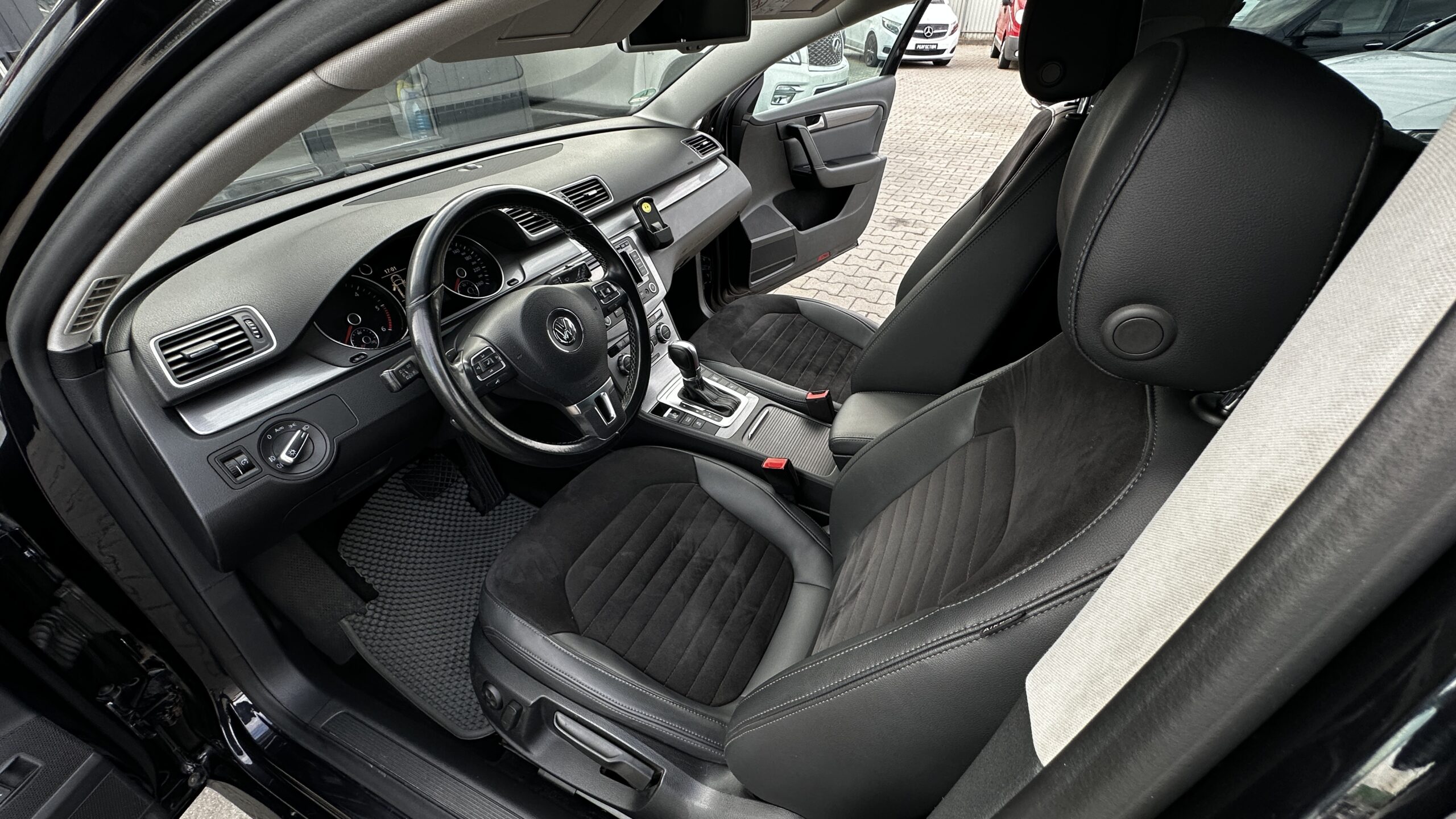 VOLKSWAGEN PASSAT 2014 року