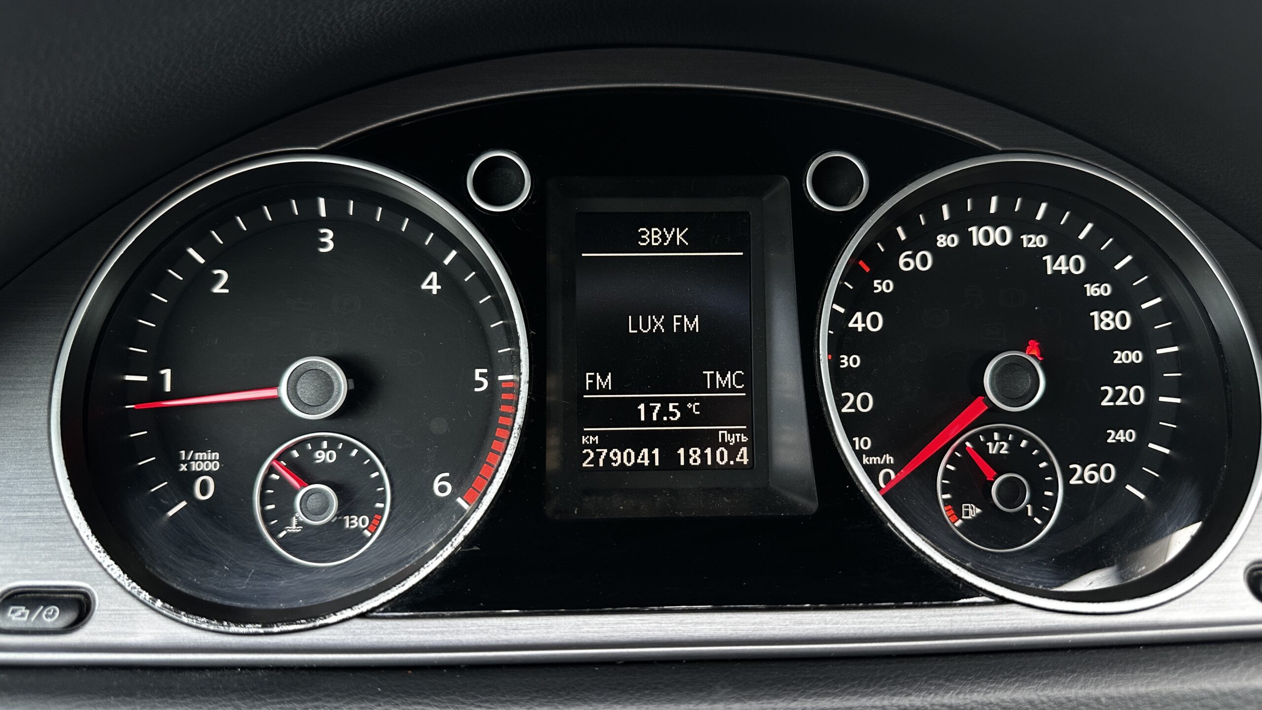 VOLKSWAGEN PASSAT 2014 року