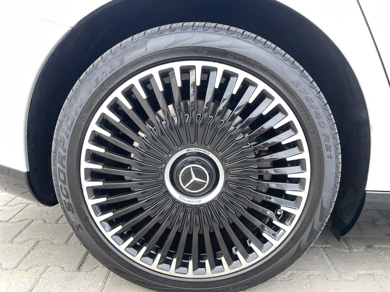 Mercedes – Benz EQS 2022 року