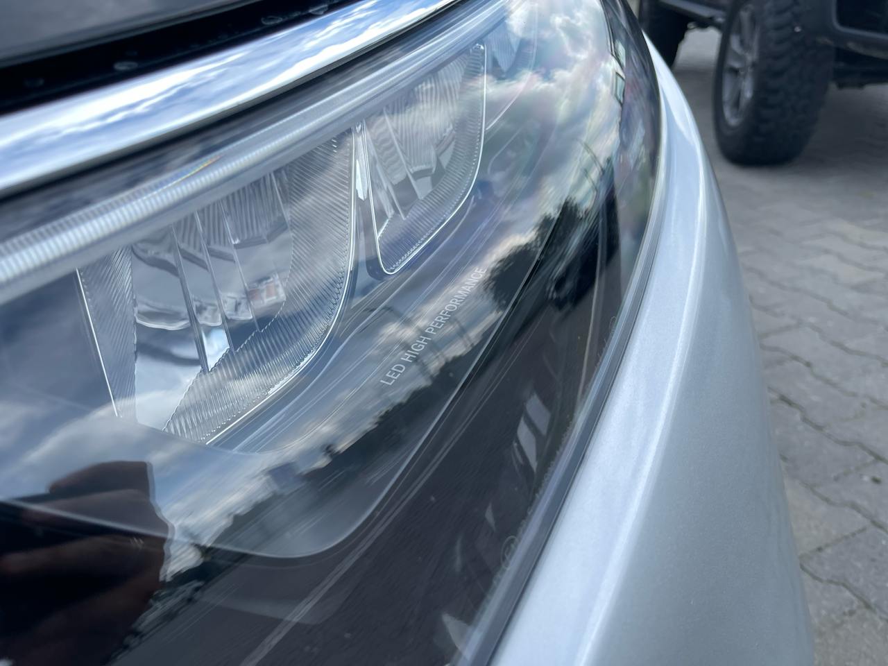 Mercedes – Benz EQS 2022 року