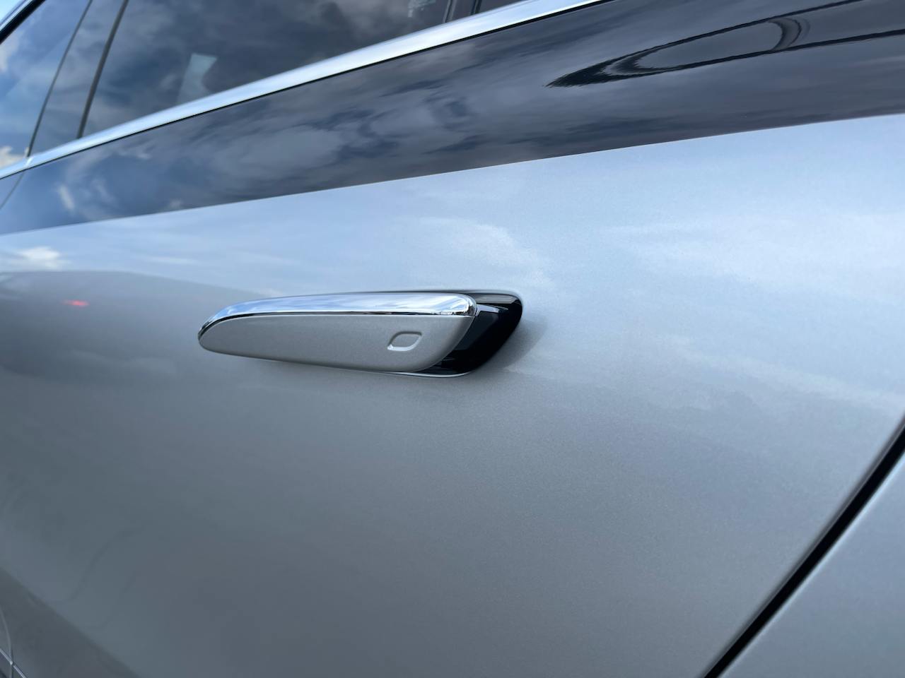 Mercedes – Benz EQS 2022 року