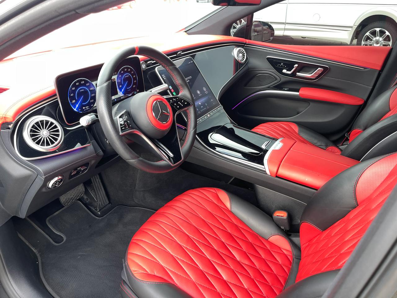 Mercedes – Benz EQS 2022 року