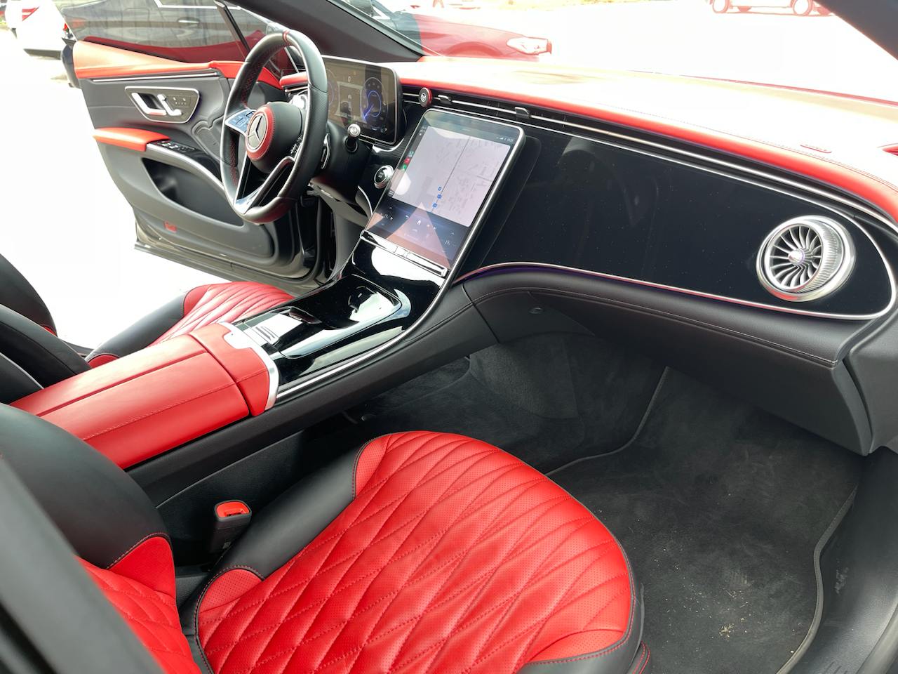 Mercedes – Benz EQS 2022 року