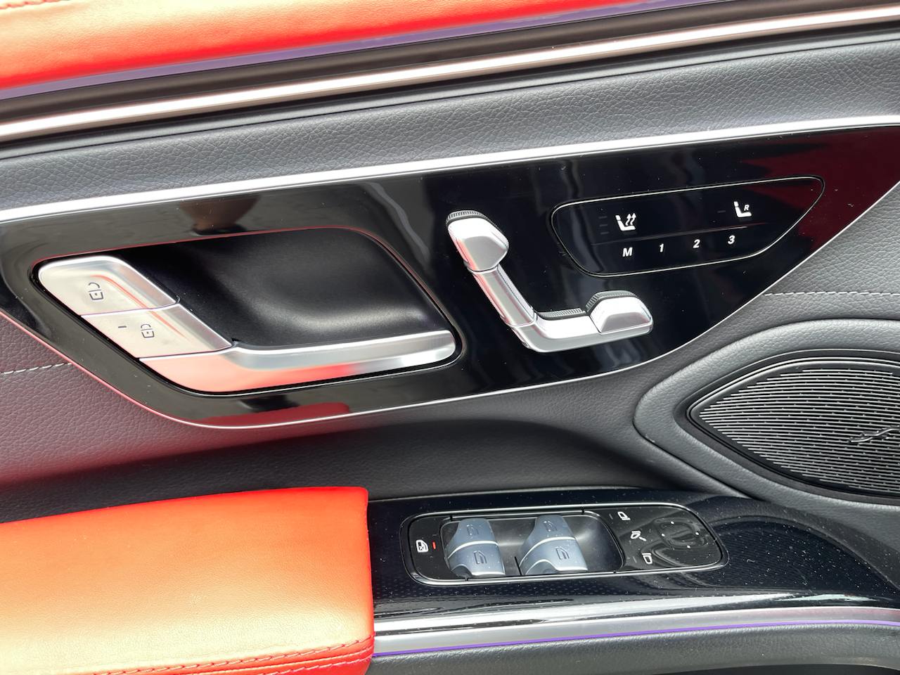 Mercedes – Benz EQS 2022 року