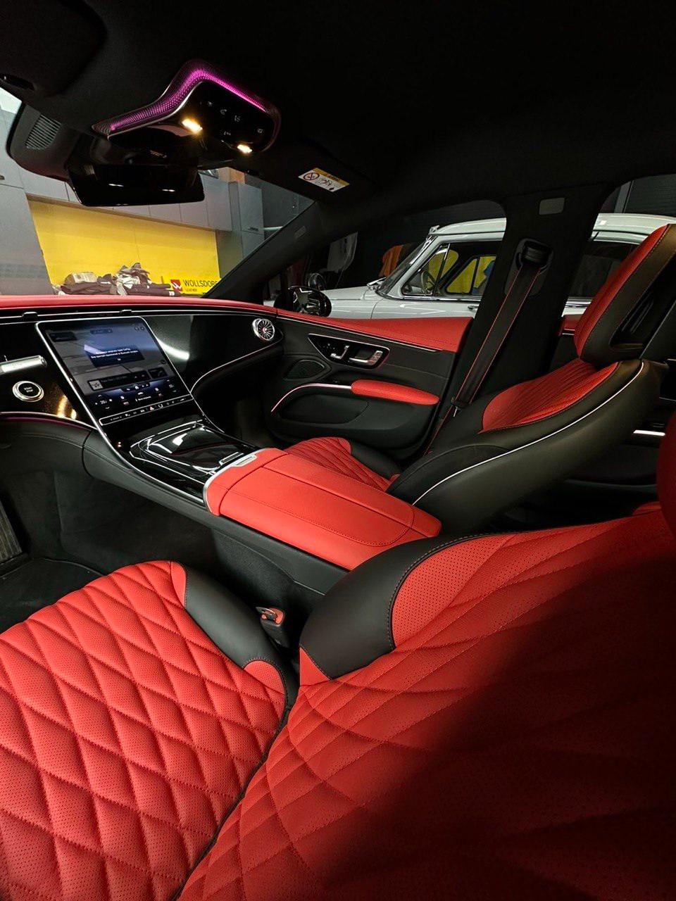 Mercedes – Benz EQS 2022 року