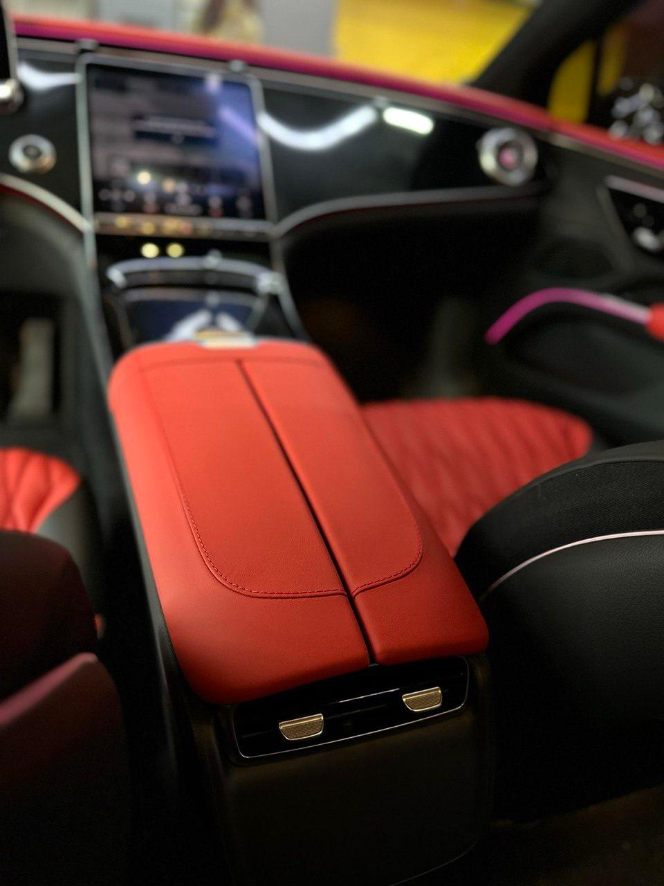 Mercedes – Benz EQS 2022 року