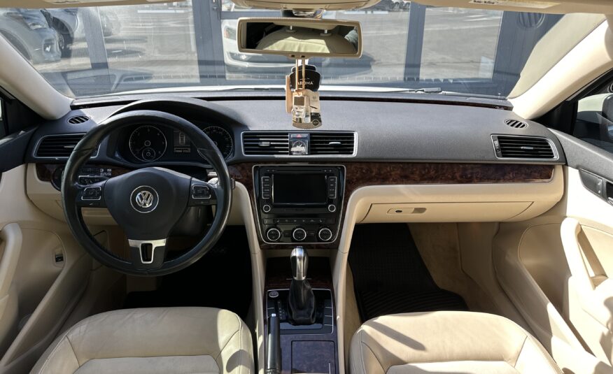 VOLKSWAGEN PASSAT NMS 2012 року