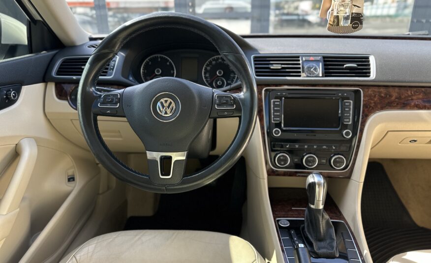 VOLKSWAGEN PASSAT NMS 2012 року