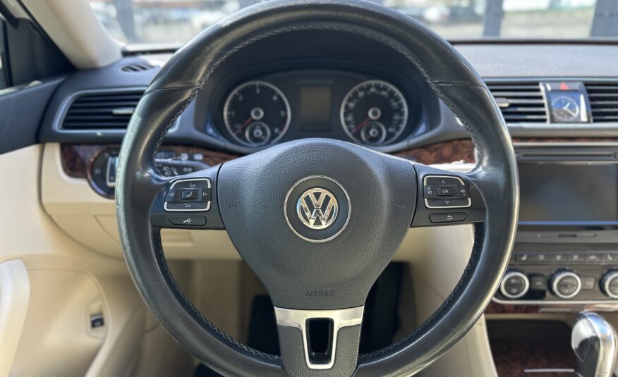 VOLKSWAGEN PASSAT NMS 2012 року