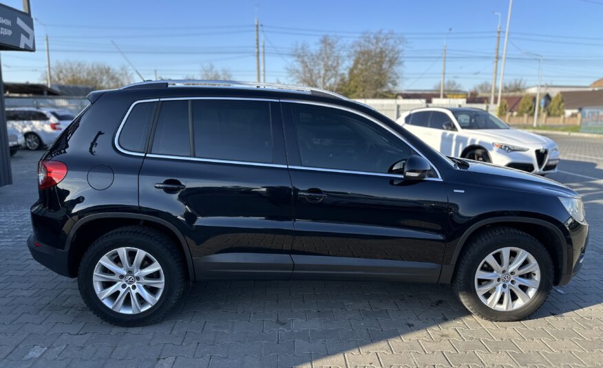 VOLKSWAGEN TIGUAN 2010 року