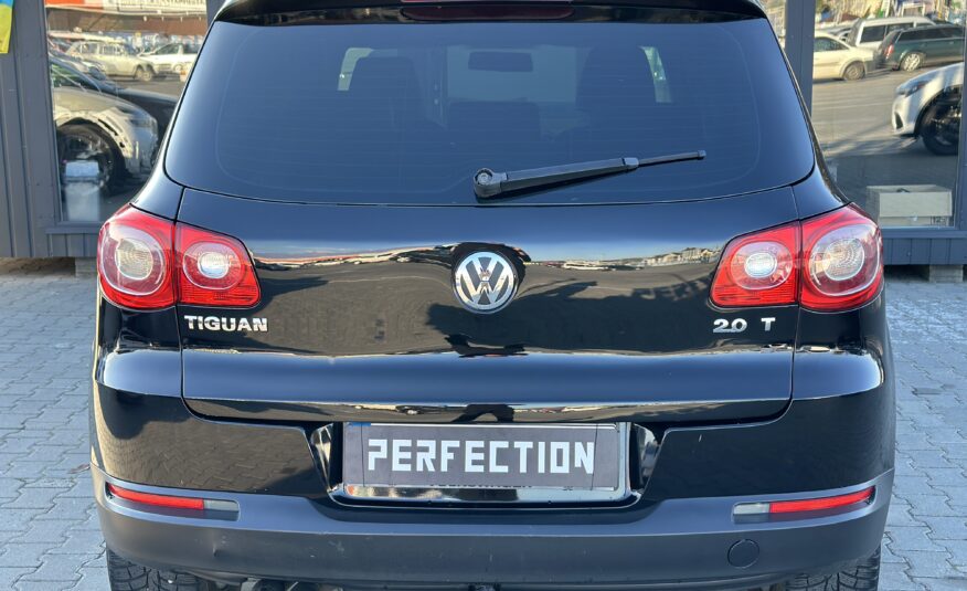 VOLKSWAGEN TIGUAN 2010 року