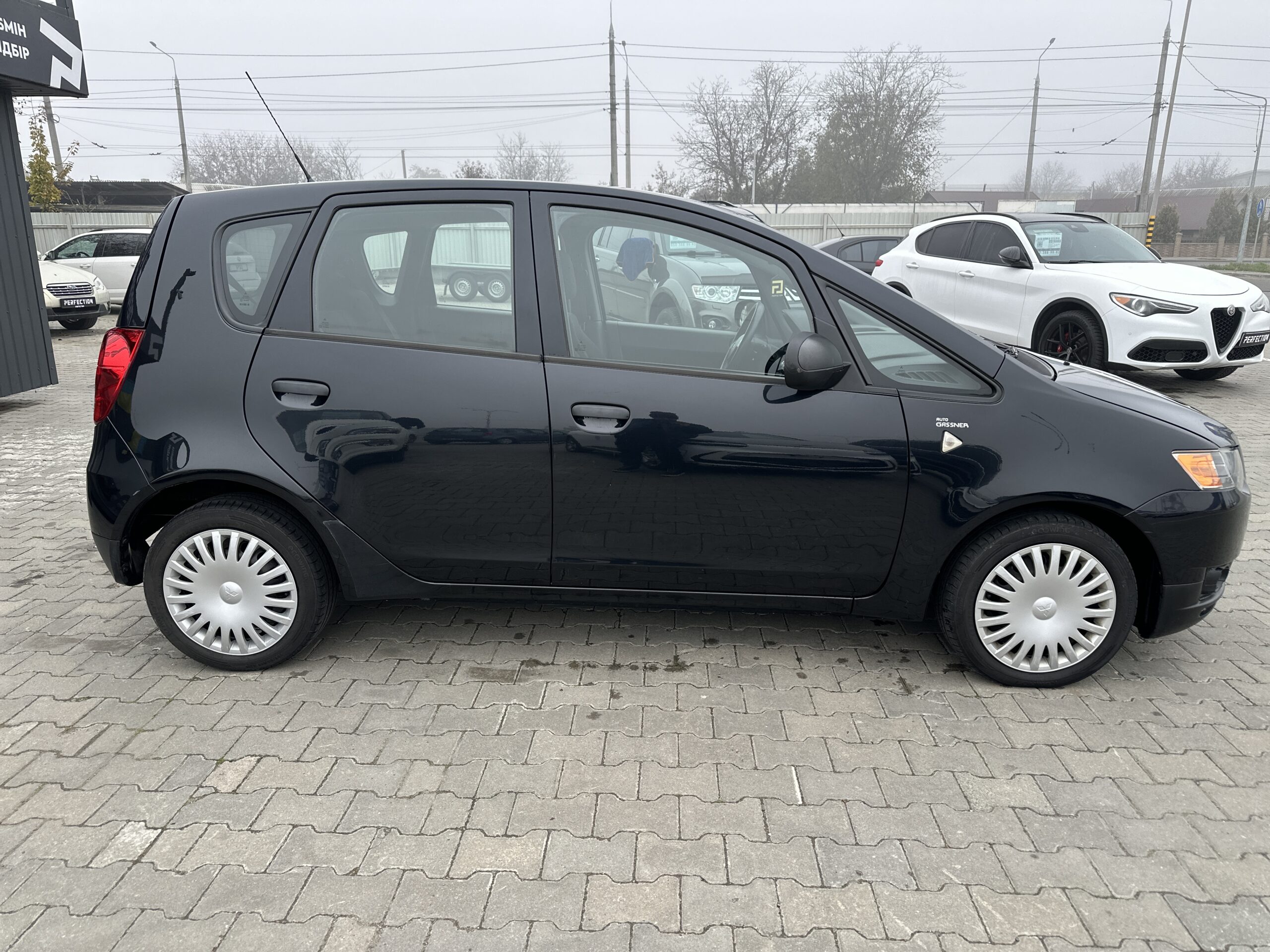 MITSUBISHI COLT 2009 року