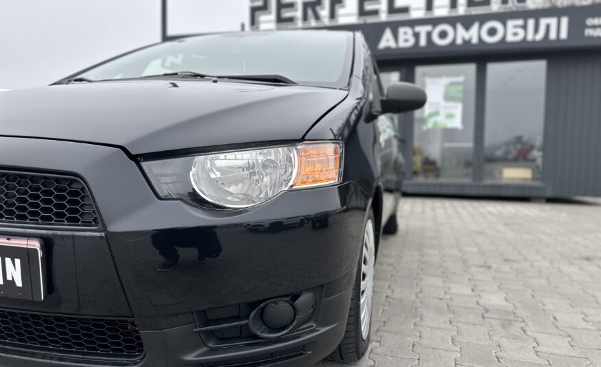 MITSUBISHI COLT 2009 року