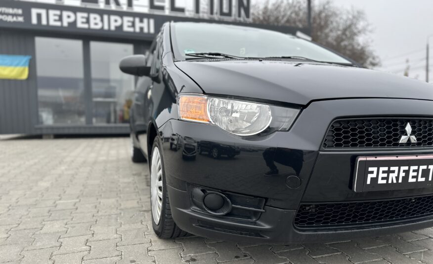 MITSUBISHI COLT 2009 року