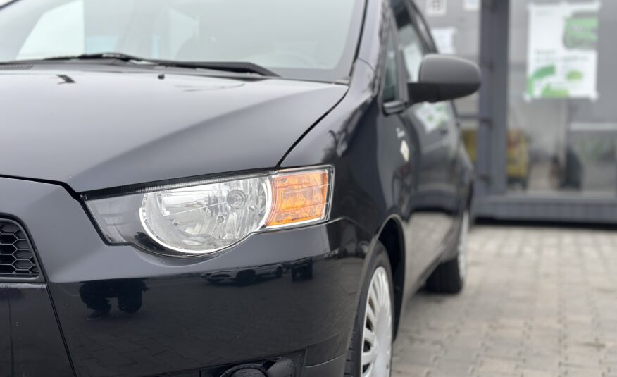 MITSUBISHI COLT 2009 року