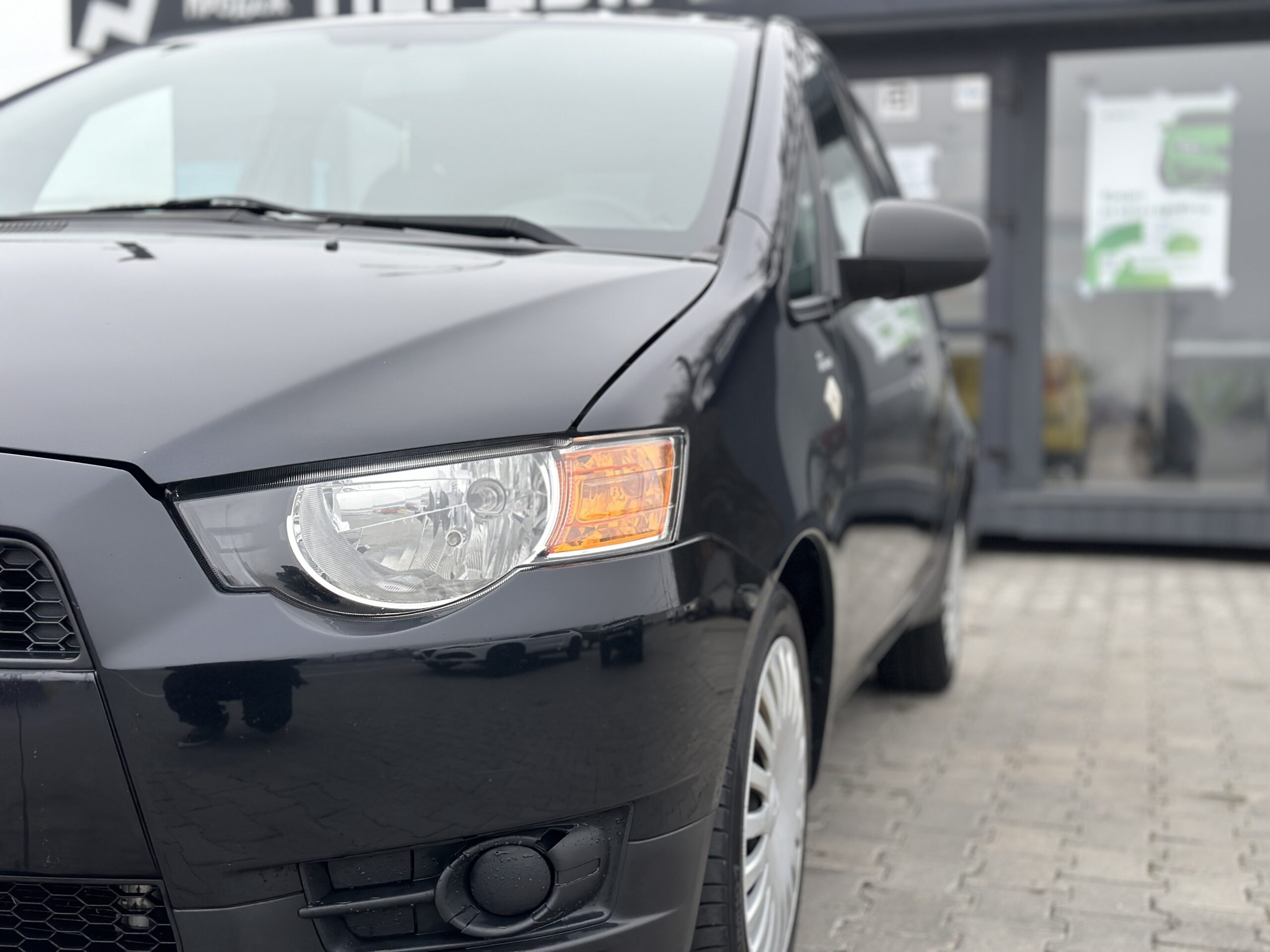 MITSUBISHI COLT 2009 року