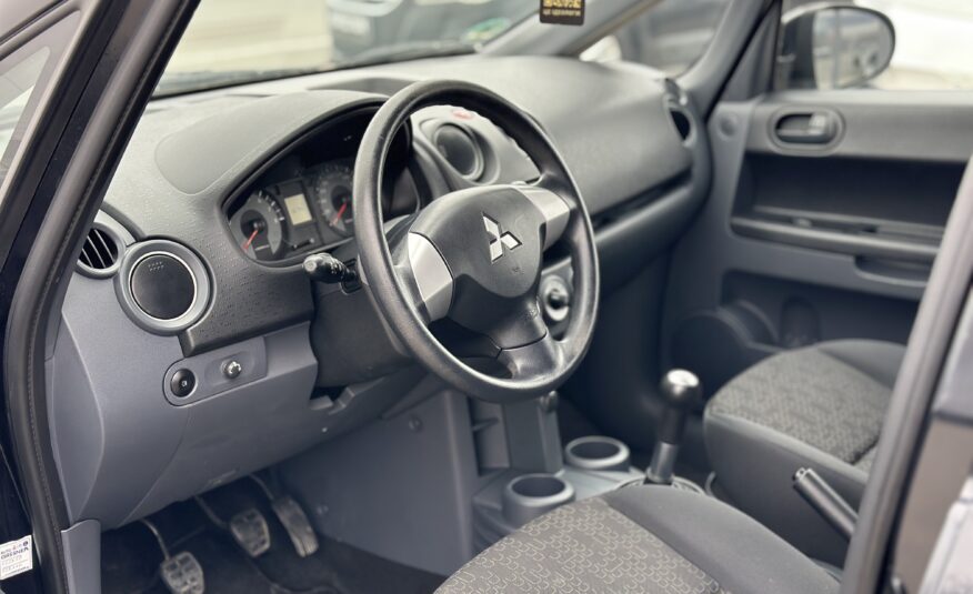 MITSUBISHI COLT 2009 року