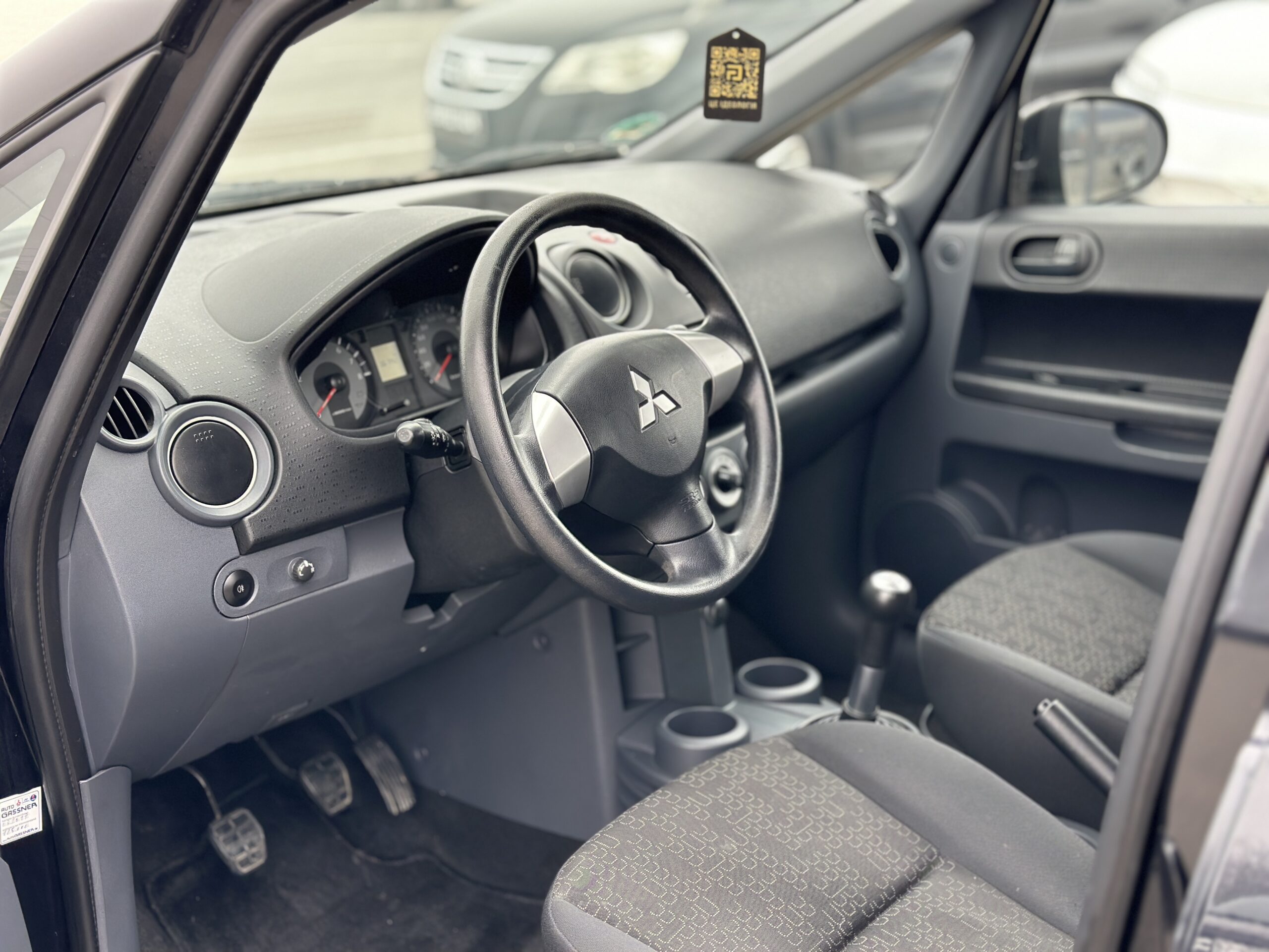MITSUBISHI COLT 2009 року