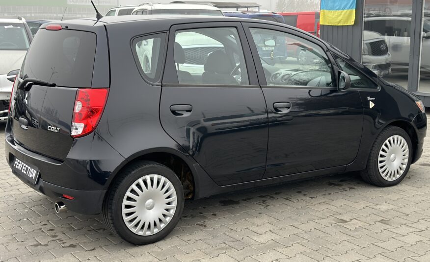 MITSUBISHI COLT 2009 року