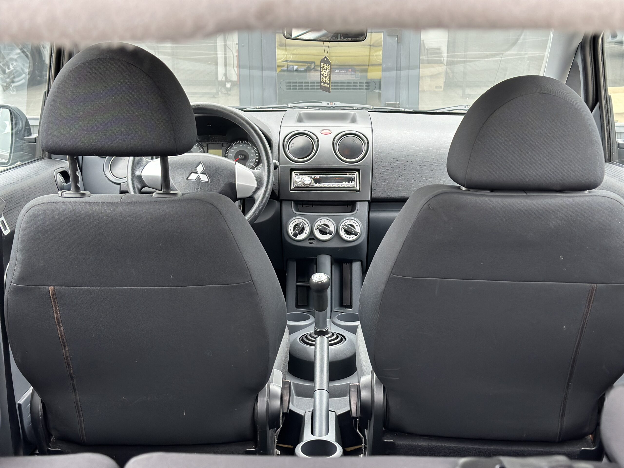 MITSUBISHI COLT 2009 року