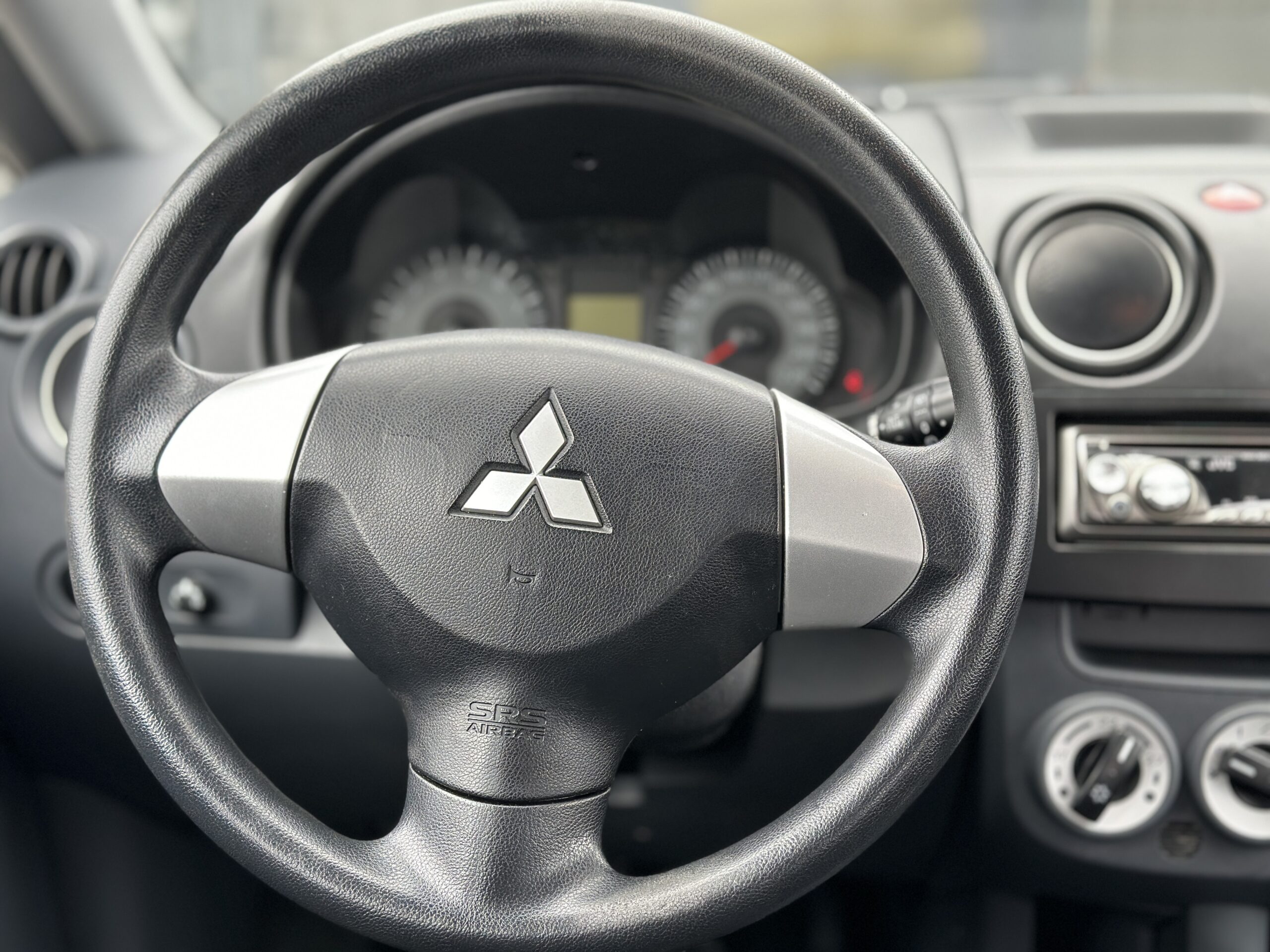 MITSUBISHI COLT 2009 року