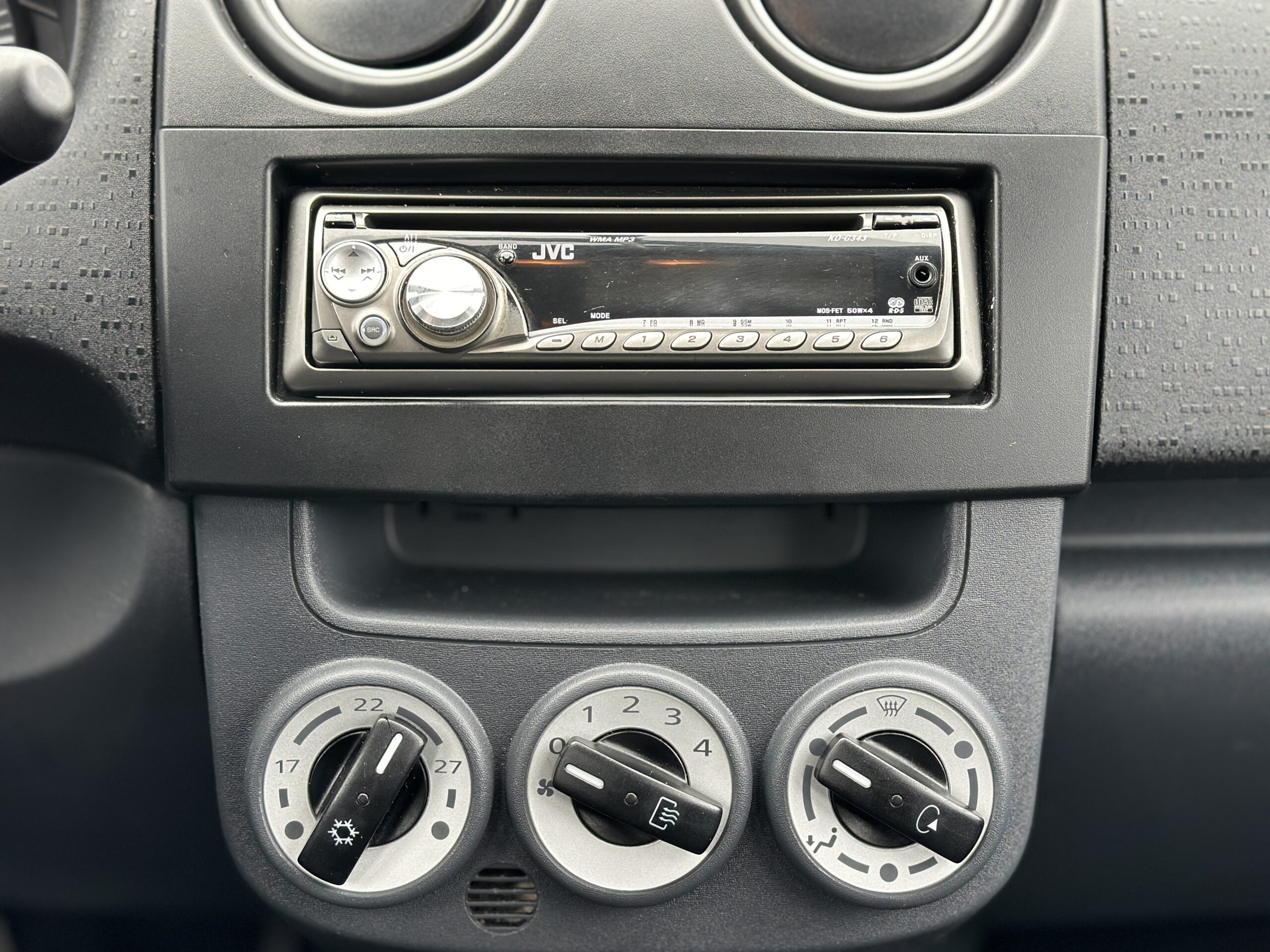 MITSUBISHI COLT 2009 року