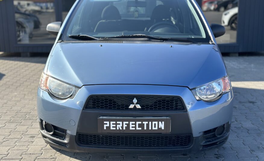 MITSUBISHI COLT 2009 року