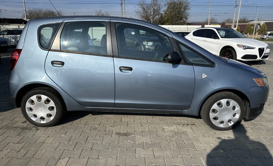 MITSUBISHI COLT 2009 року