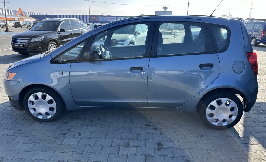 MITSUBISHI COLT 2009 року