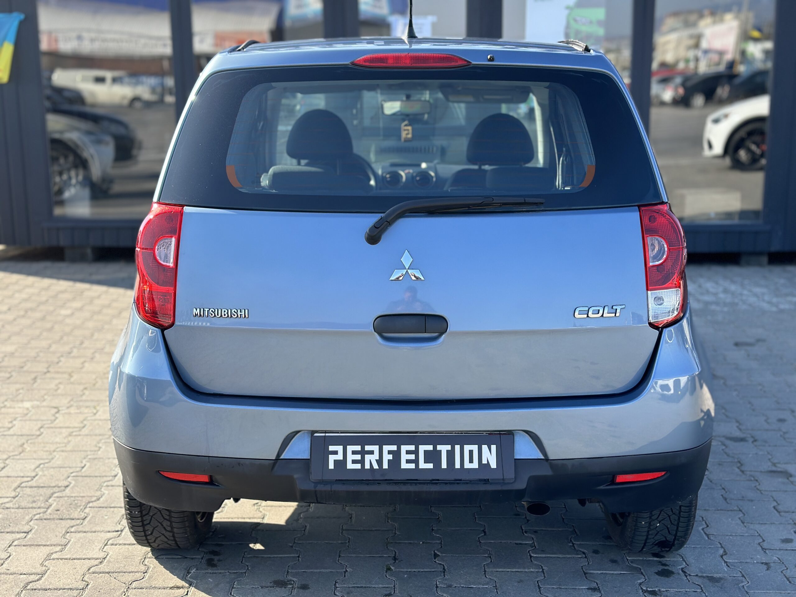 MITSUBISHI COLT 2009 року