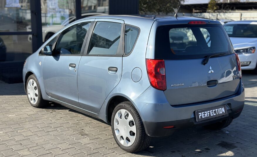 MITSUBISHI COLT 2009 року