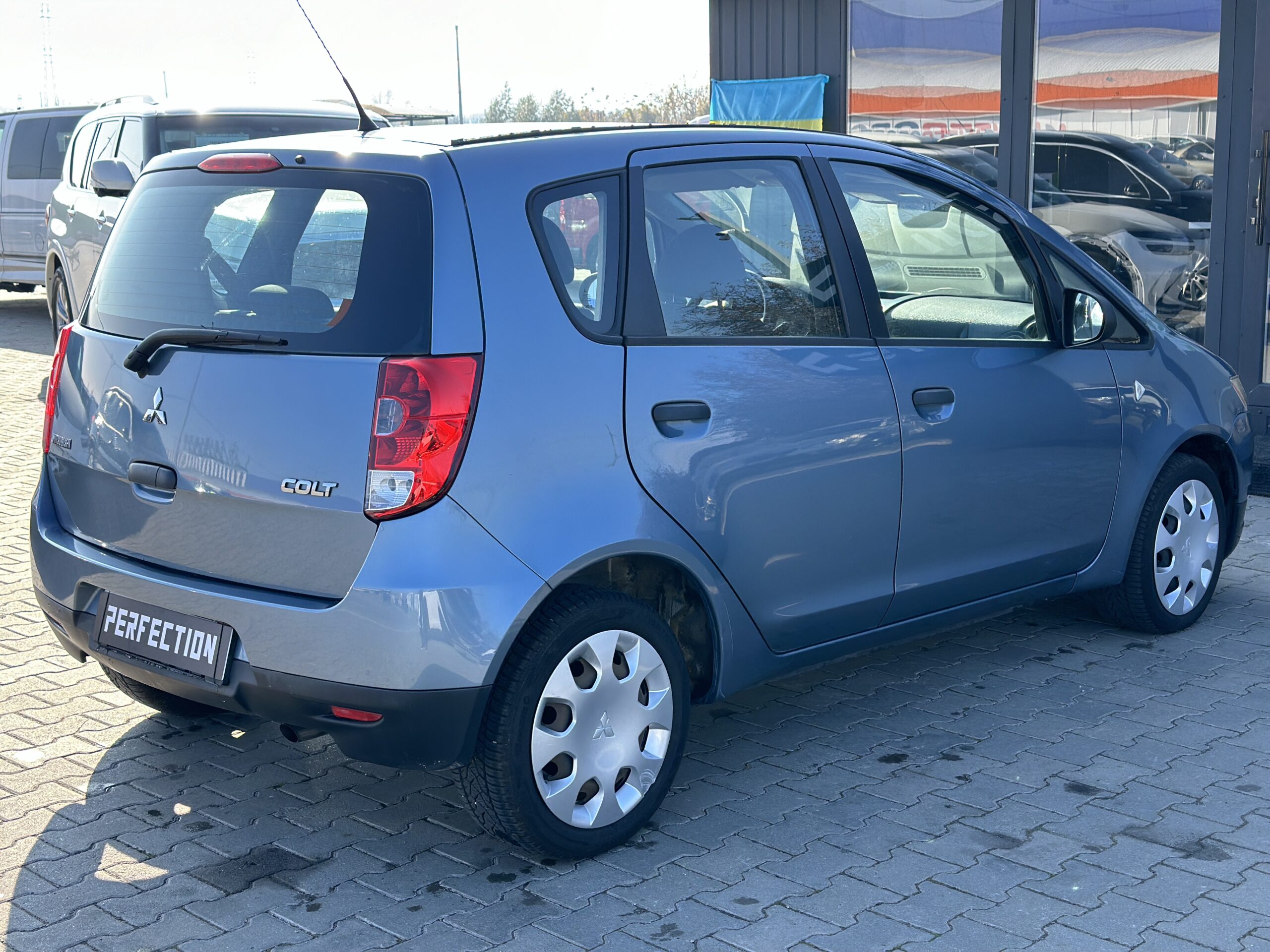 MITSUBISHI COLT 2009 року