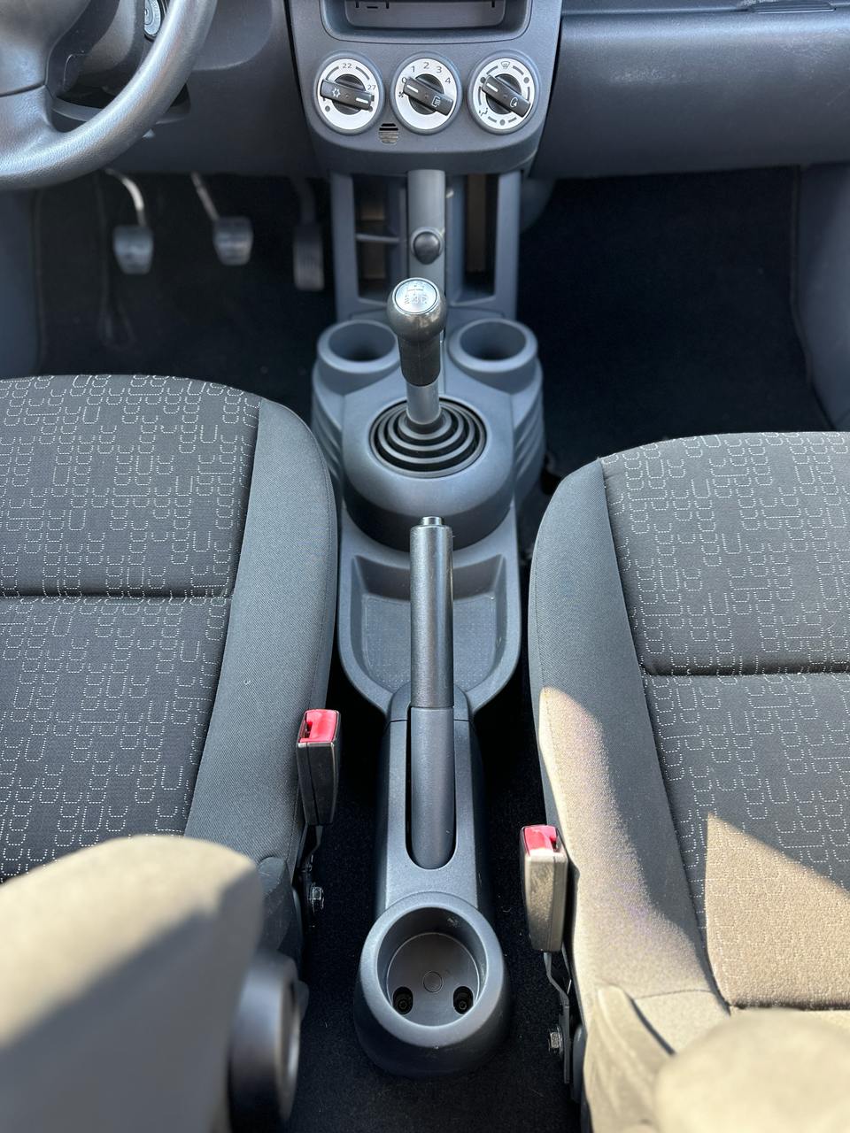 MITSUBISHI COLT 2009 року