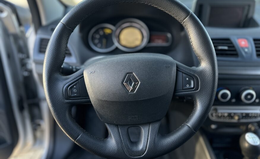 RENAULT MEGANE 3 2010 року