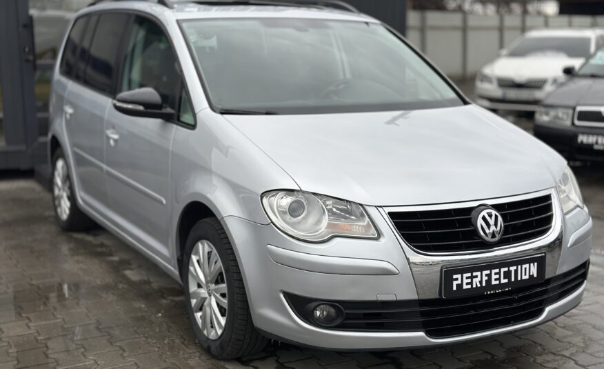 VOLKSWAGEN TOURAN 2010  РОКУ