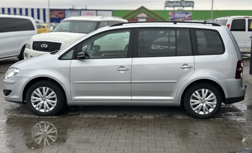 VOLKSWAGEN TOURAN 2010  РОКУ