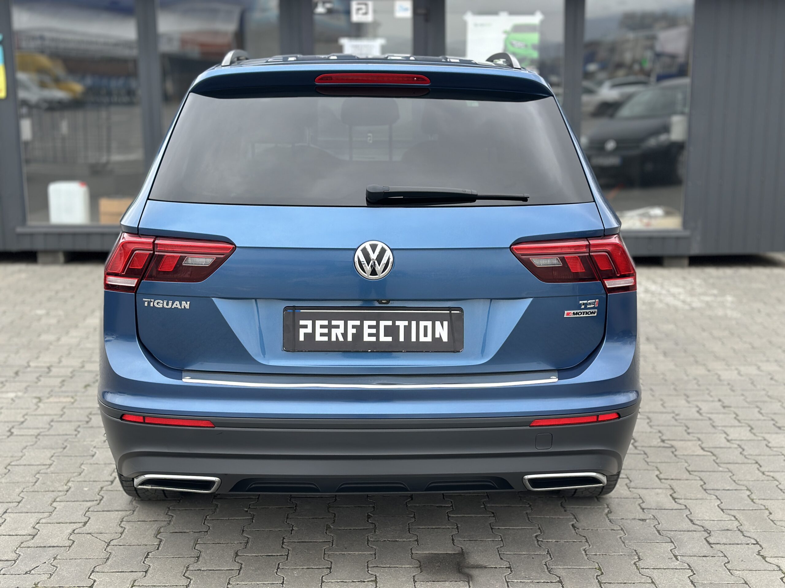 VOLKSWAGEN TIGUAN