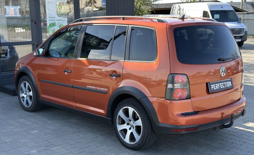VOLKSWAGEN TOURAN CROSS 2007 РОКУ